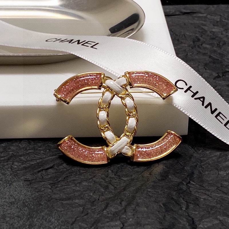 Chanel Brooch 06yxs70